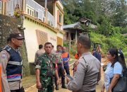 Samapta Polres Tapteng Berikan Bantuan Evakuasi Longsor Sarudik